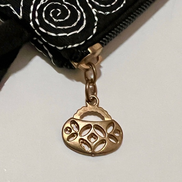 FREE WITH BUNDLE* Flower Embroidery Blue & Black Wristlet Case MUST BUND… - Picture 3 of 4